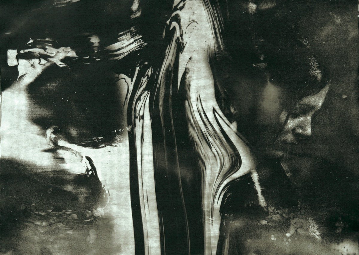 cromoflix's tweet photo. Taida Jasarevic - Self (2011). We are excited to be exhibiting Taida's works tonight at #urbanintimacy #exhibition https://t.co/uFNHncQ8zW