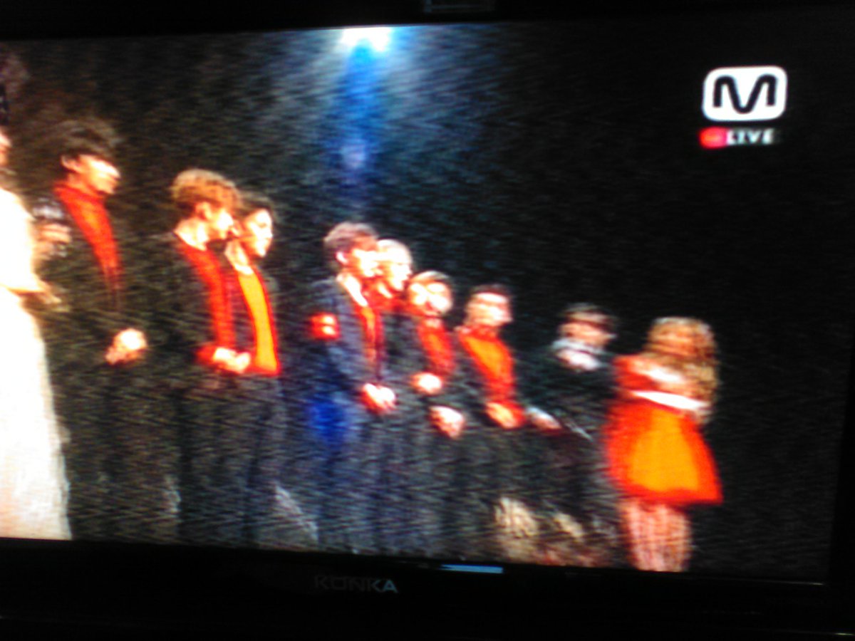 abo_omar70's tweet photo. Mama red Carpet !

#MAMA2015 #MAMAredcarpet https://t.co/erEiQf2OEA
