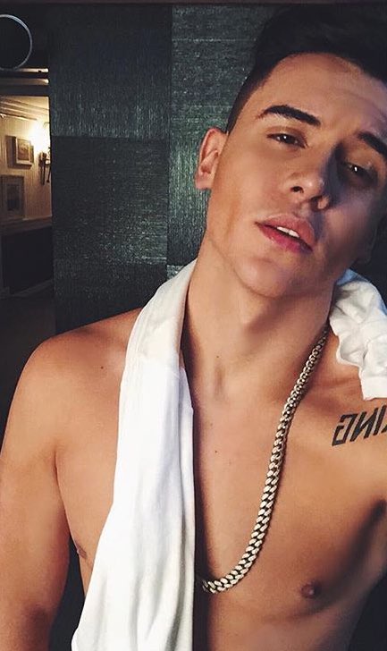 elsiesobomb's tweet photo. The things I want to do to this boy 😍😘😊😝 https://t.co/oXiexw65jh