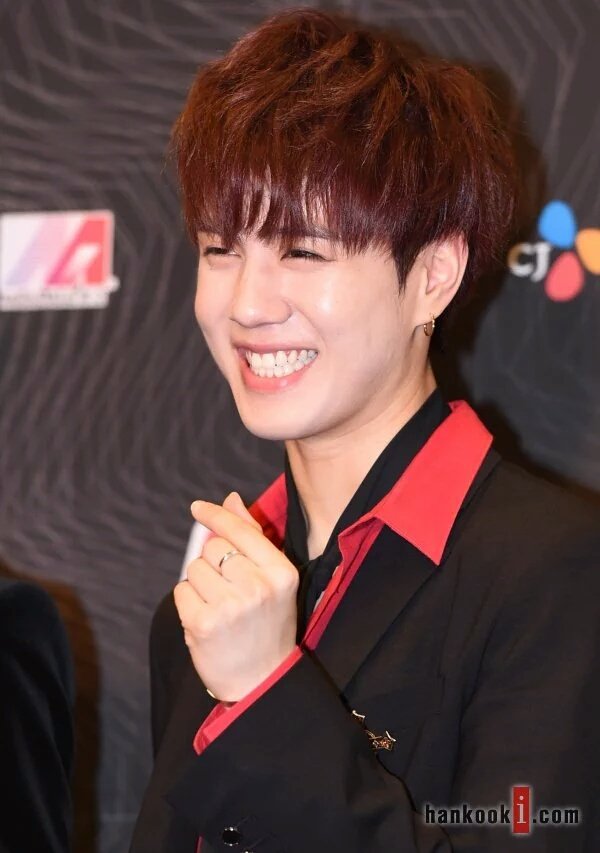 BABYGIANT_TH's tweet photo. [Preview] 151202 #Yugyeom #GOT7  at Mama

ยิ้มแล้วโลกสดใส~ 
Cr:hankook https://t.co/mlLIPem8VL