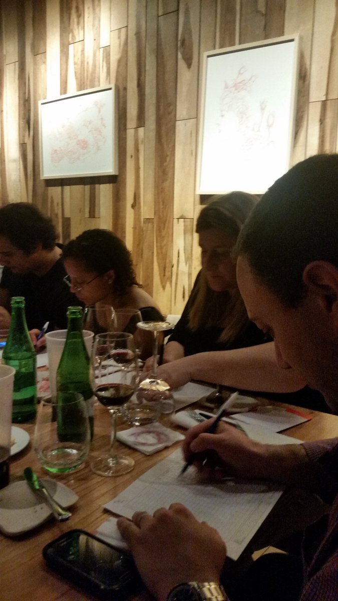 gabikara's tweet photo. Gran @DesafioFederal con amigos en la mesa @AdrianDomingo2 @Loquilla8884 @ARGysusvinos @PuroVinos #MiniDFBonarda https://t.co/DbxTl7cBAa