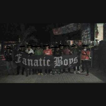 olfinaditya4's tweet photo. Famiglia In Tribuna #FBCrew https://t.co/F99UiWpJGI