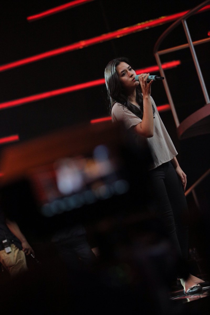 mdtvindonesia's tweet photo. Persiapan @raisa6690 dan MONOSTEREO untuk #AnugerahKPI2015 malam ini, LIVE pkl 19.30 WIB. https://t.co/SpzBYyenod