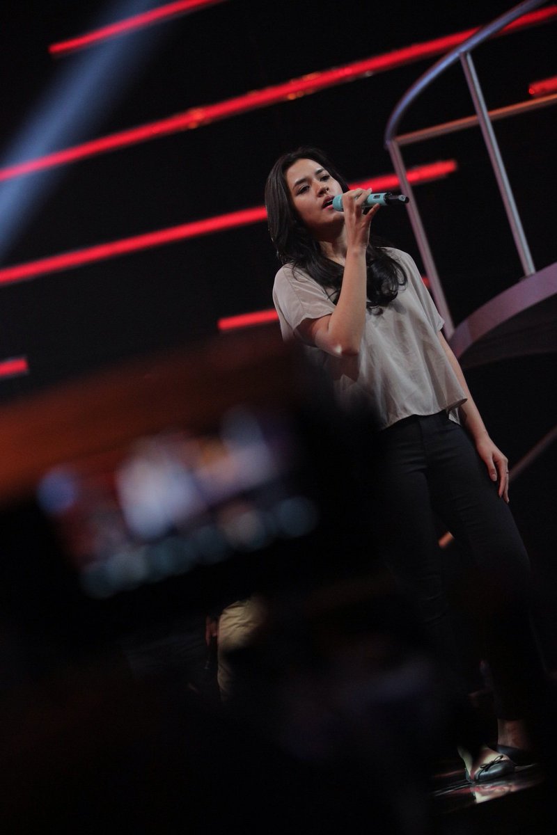 mdtvindonesia's tweet photo. Persiapan @raisa6690 dan MONOSTEREO untuk #AnugerahKPI2015 malam ini, LIVE pkl 19.30 WIB. https://t.co/SpzBYyenod
