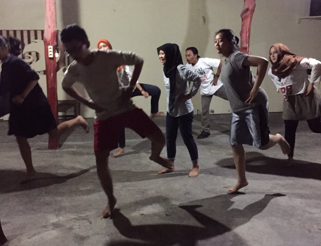 Latihan KEKWA! Ketika badan linu terobati oleh berbagai makanan enak... baca ceritanya di: kekwa.net/2015/12/ketika…