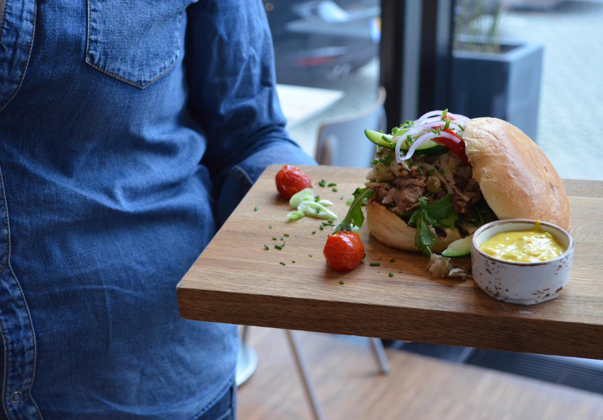 Met dit stormachtige weer vinden wij het tijd voor een Pulled Pork special met Sauerkraut! #pulledpork #special