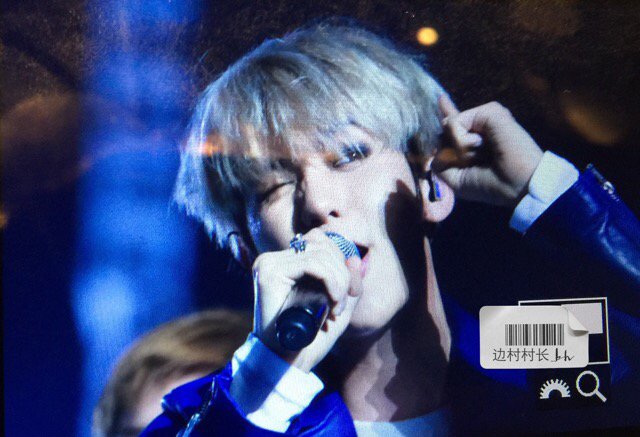 Baek_Fanbase's tweet photo. [Preview] 151202 Baekhyun MAMA 2015 (边村村长_BH) https://t.co/6kaoYFLQus