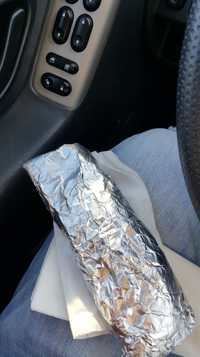 Latinchefantoin's tweet photo. AMAZED!! Guy in car in front of me bought my burrito @ Consuelos Express! I did the same...#abgivesback https://t.co/J5rYY30aZL