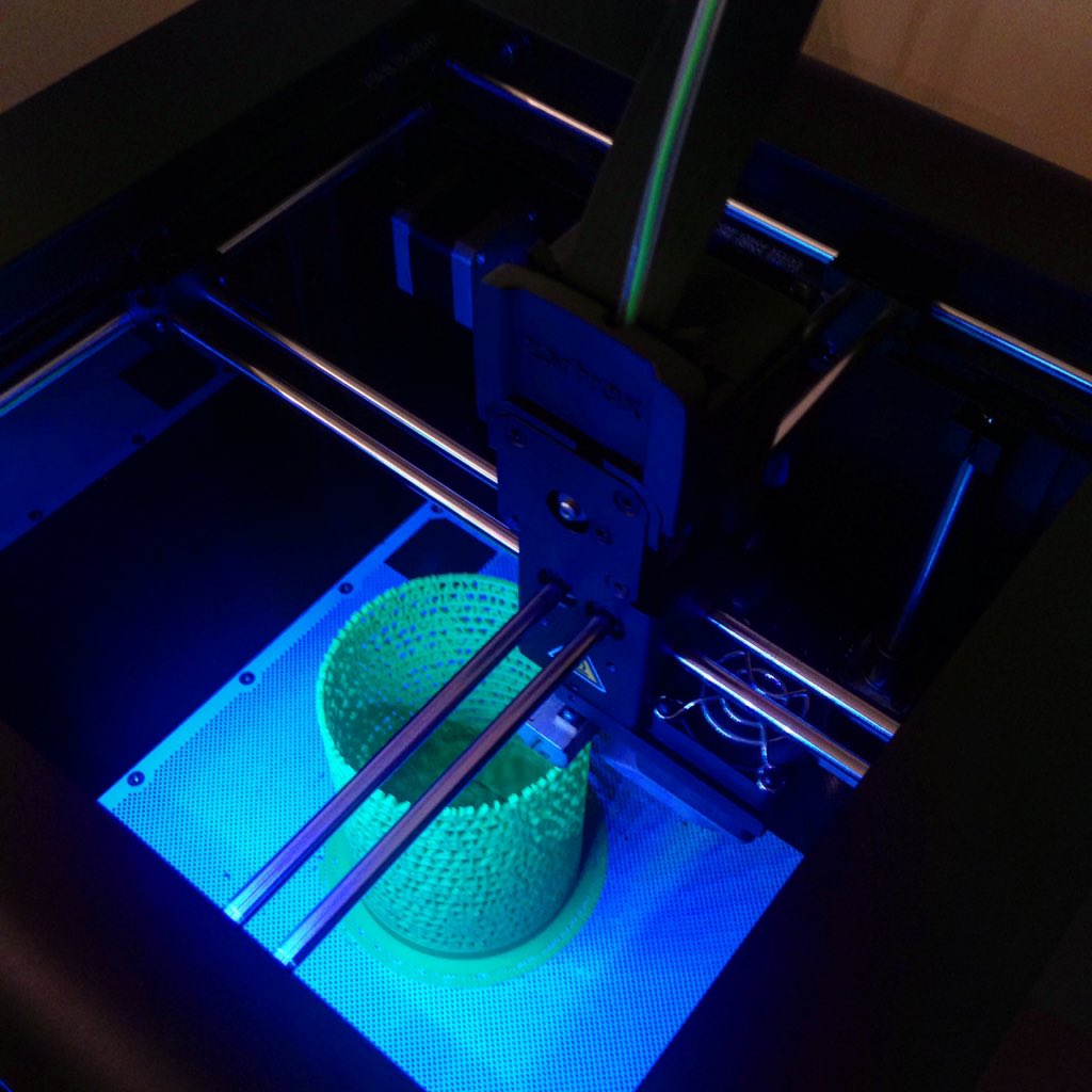 3D printing π #3DPrinting #Wednesday #KeepingItCasual #Print #London #PlayTime #Pi #π #Math #Tech #Innovation