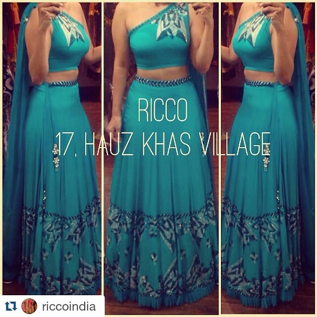 #croptopandskirt #indianbridesmaids #divinno #croptopandskirt  #modernlehenga#swarovskiembroidery #riccoindia