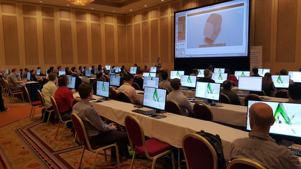 F3lipek's tweet image. Full house for the #ViewAndDataAPI hands on lab at #AU2015. Let&apos;s start coding!