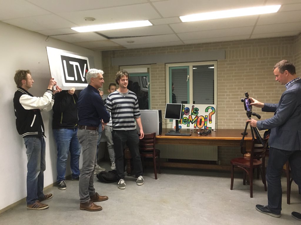 karinnijkamp's tweet photo. Nieuwe computer voor #Lochemtv #SWL! Dank jullie wel#Klein Beernink,mooi maatschappelijk betrokken ondernemerschap https://t.co/5hk8ooNY7I