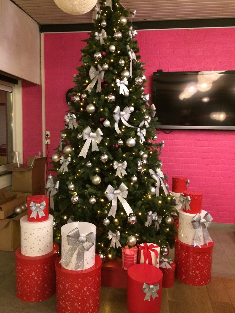 Maayke858's tweet photo. Can't wait for X-Mas! HQ in style @jaakke_anne @FSorgdrager @SofieGerritsen @XandeKruijff https://t.co/8z7hWPuuF0
