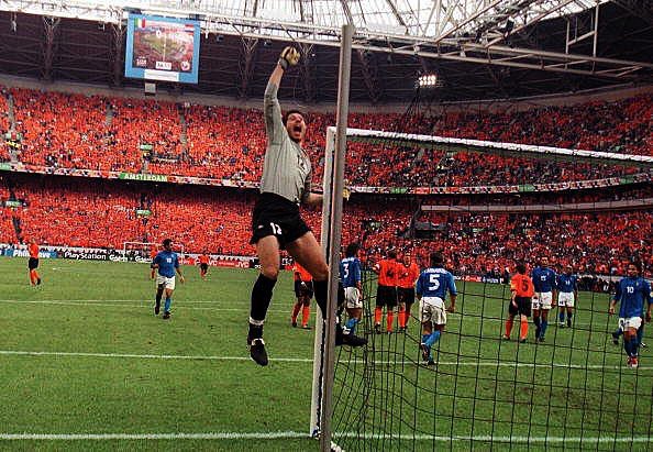 Happy birthday Francesco Toldo : hero of Italy s EURO 2000 semi-final shoot-out  