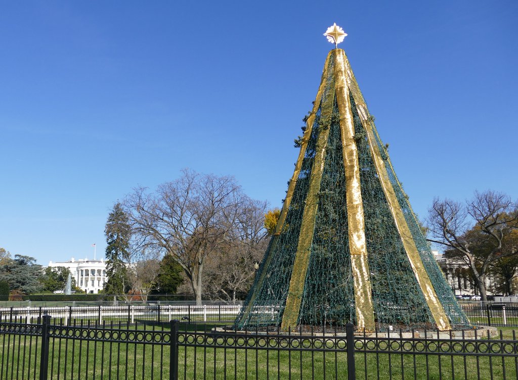 We’re at @PresParkNPS getting ready for @TheNationalTree lighting! When’s the last time you visited a #NationalPark?