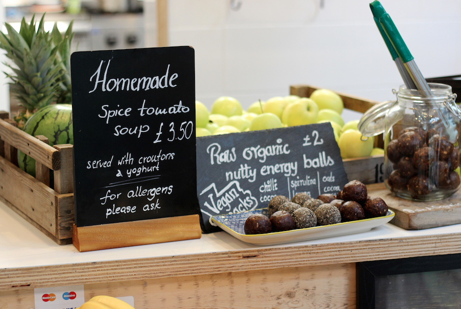 _TheKitchens's tweet photo. See what healthy treats @WHOLESOMEandRAW have on the counter today for you. All fun &amp; organic for the body! https://t.co/rlCO9JUuzn
