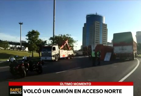 telefenoticias's tweet image. Volcó un camión en Acceso Norte facebook.com/telefenoticias…