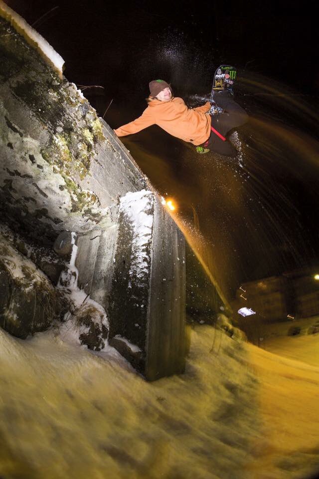 MonsterEnergyNL's tweet photo. Check @Eikih87 hard losgaan in de #SexualSnowboarding movie. NU volledig online te bekijken: https://t.co/aX29mop69u https://t.co/XUKyk1Th8P