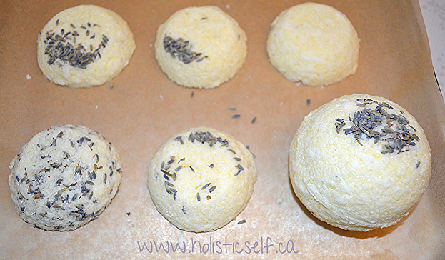 MyHolisticSelf's tweet photo. Make the perfect bath bomb. 100% #natural, with no synthetic dyes or fragrances.  #DIY #EOs https://t.co/AG2dtXiPHU https://t.co/HhTxUZuZq6