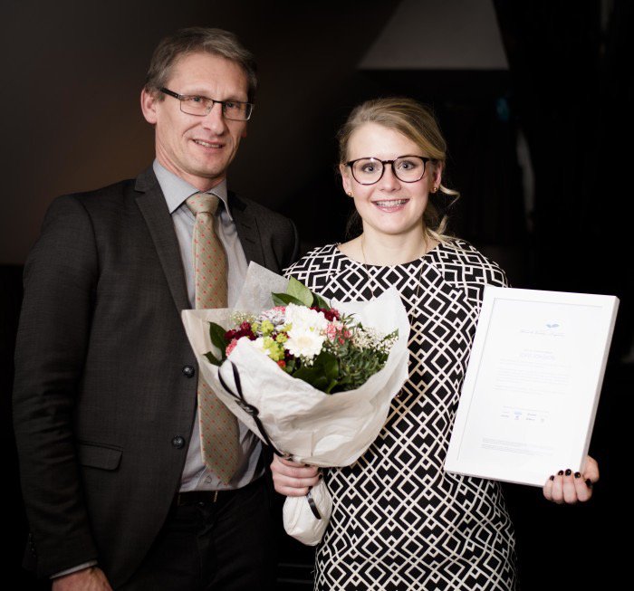 Grattis till Sofie! Årets vinnare av FLE <a href="/FramtidaLedare/">FemaleLeaderEngineer</a> här med Fortum Värmes VD Anders Egelrud <a href="/FortumSverige/">Fortum Sverige</a>