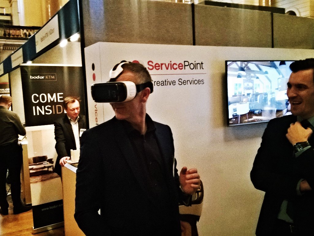 StrataSpeak's tweet photo. Gary @ArchitEx2015 with the guys from @ServicePointUK & @ParagonGroupLtd #virtualheadset #tech #nextgeneration https://t.co/gFR5X8qAuw