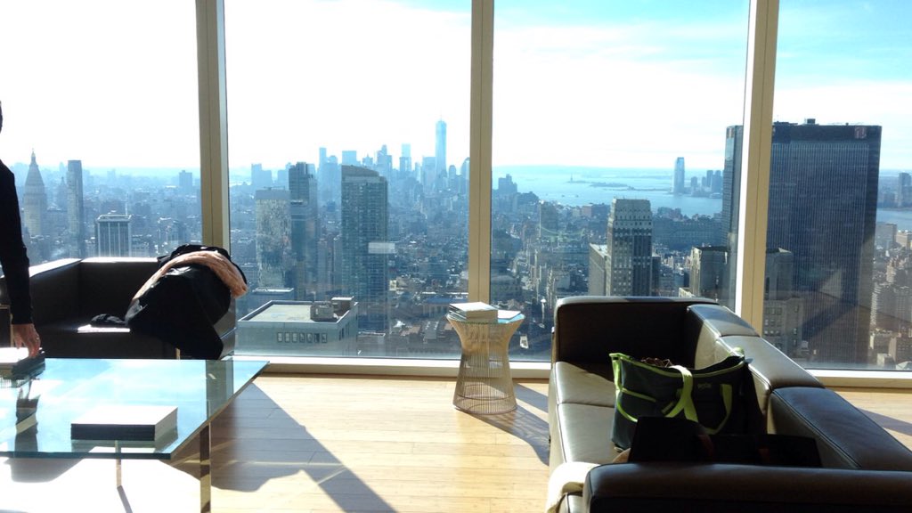 ClarkeSwag's tweet photo. My sisters kick ass office that's conveniently located in Time Square #ThatViewDoe https://t.co/B1R9rWwRsz