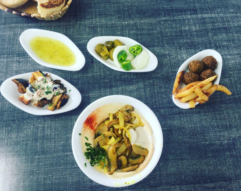 sfrantzman's tweet image. If Columbus had been searching for #foodporn; he would have colonized this...#hummous #Arab #cuisine #Israel.