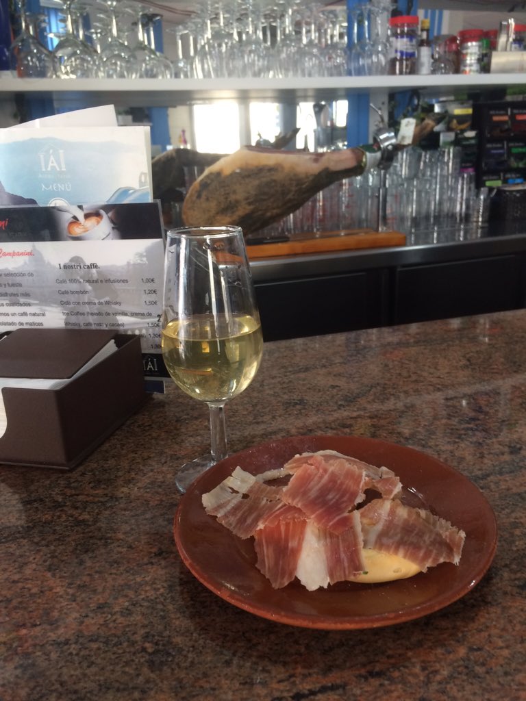 sgajete1's tweet photo. Existe una combinación más perfecta? @bodegaselmonte @Agora_tapas @AntLopezCuenca @BodegaJuanPavon https://t.co/kyTEzi5G1Z