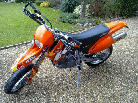 NyanAmer's tweet photo. *PLEASE SHARE* STOLEN last night KTM 660 SMC Reg: HF54 GPX Rare Single Thumper taken from Middlesex. https://t.co/jtFuOySJMA
