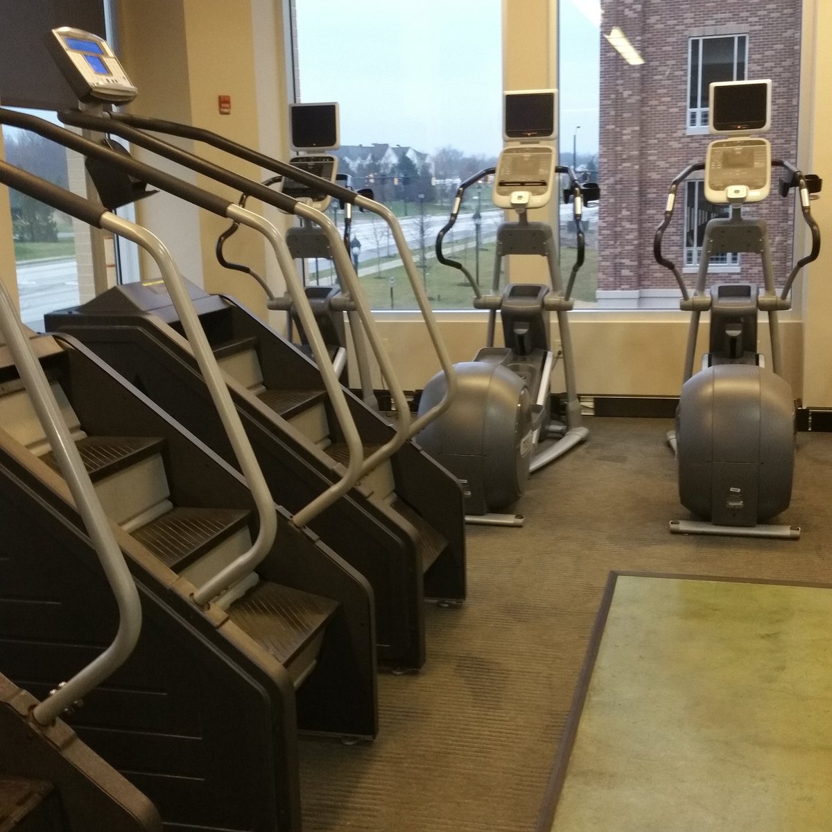 healthy_CLE's tweet photo. Cardio Wednesdays. ..with a view 😉💪❤ https://t.co/iBt2qtZ7Xp