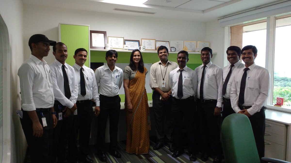 Hyd_Sez_Rocks's tweet photo. FnB team appreciated by DC Head..!!!#smartinfyhyd https://t.co/5PMMlI6fpZ