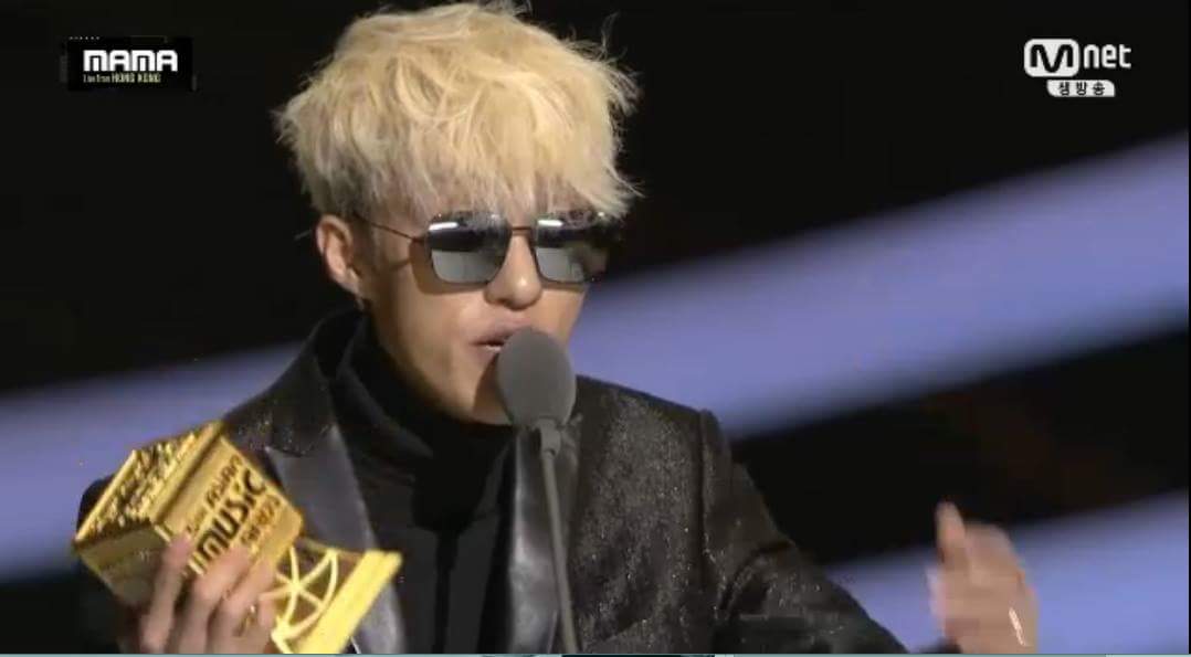 OfficialKmusic's tweet photo. Waaah! #ZionT for #BestVocalPerformanceMale! Congratulations. #MAMAs #MAMAsInHongKong #MAMA2015 https://t.co/CjDNFlH2f5
