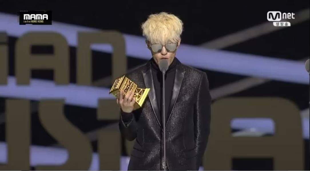 OfficialKmusic's tweet photo. Waaah! #ZionT for #BestVocalPerformanceMale! Congratulations. #MAMAs #MAMAsInHongKong #MAMA2015 https://t.co/CjDNFlH2f5