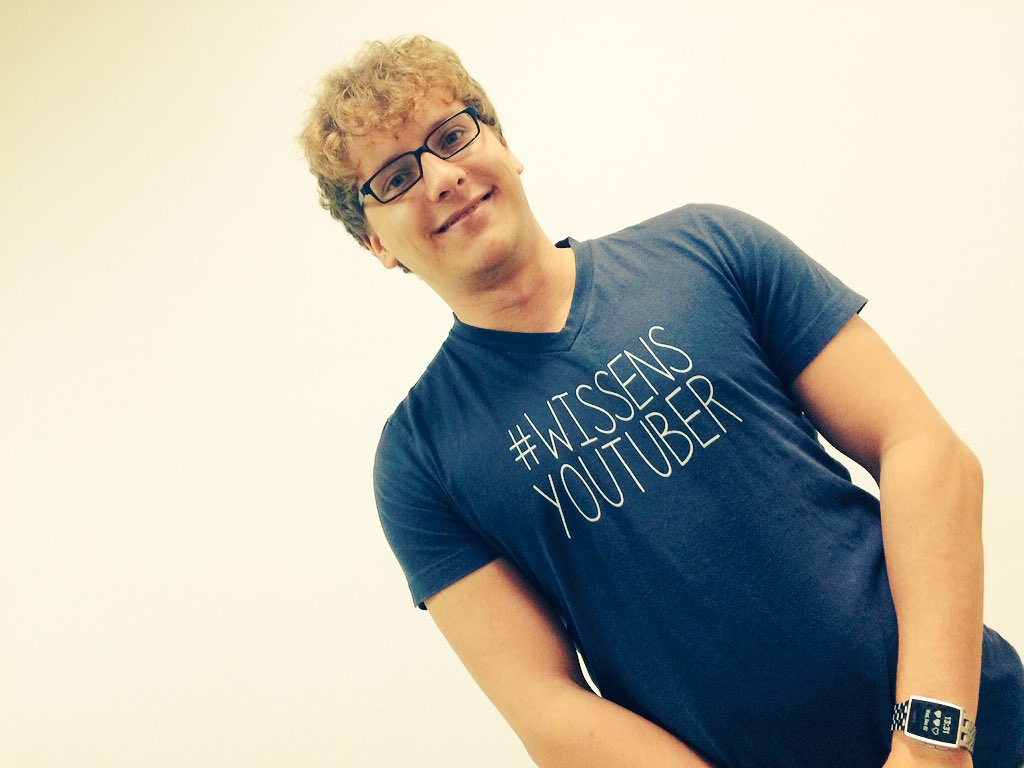 katjamachill's tweet photo. Und nächstes Jahr steht auf dem Shirt #WISSENSCHAFTSYOUTUBER oder #sciencetuber @BYTEthinks #fwk15 #ffs15 https://t.co/ZvUVH64ISt