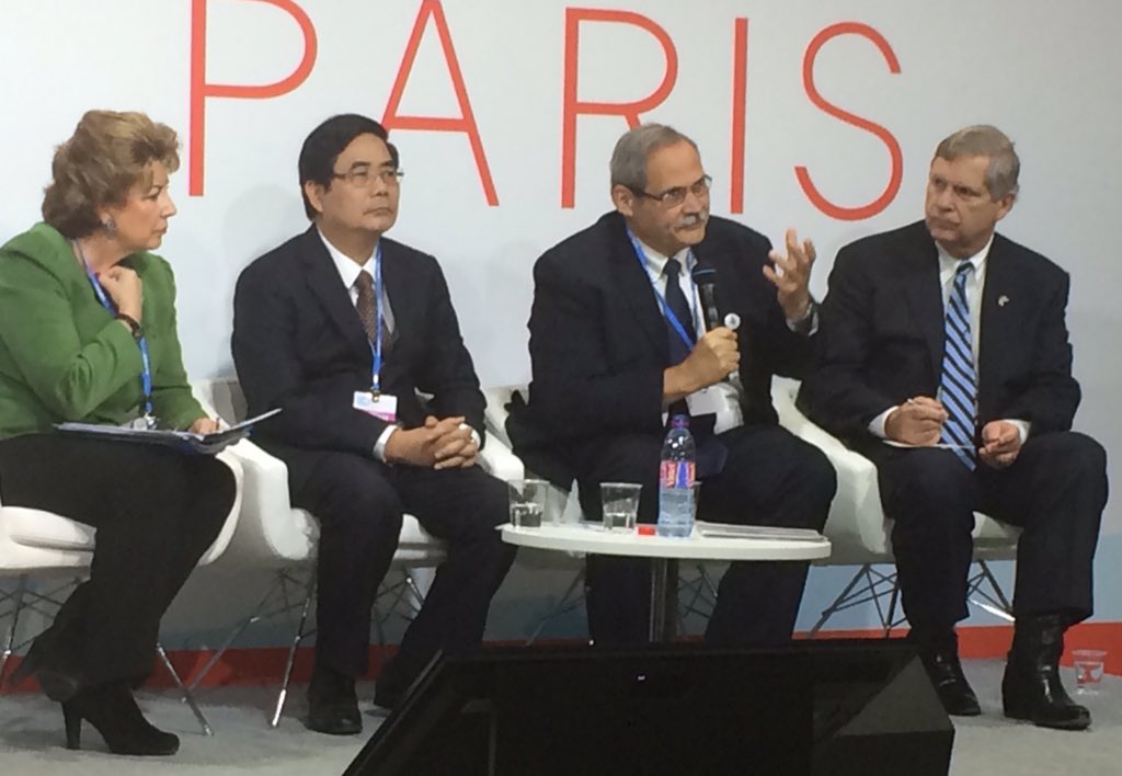 SimonHeck21's tweet photo. Increasing #potato yields in Africa highlighted by Global Alliance for Climatesmart Agriculture at #COP21 @Cipotato https://t.co/JWg33dVFAE