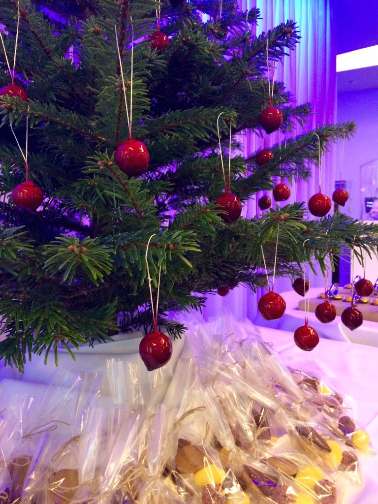 BizEventsDK's tweet photo. Æbleskiver with bacon and edible Christmas decorations. Using our senses at #MIND15 famtrip https://t.co/XEhfkcUzUt