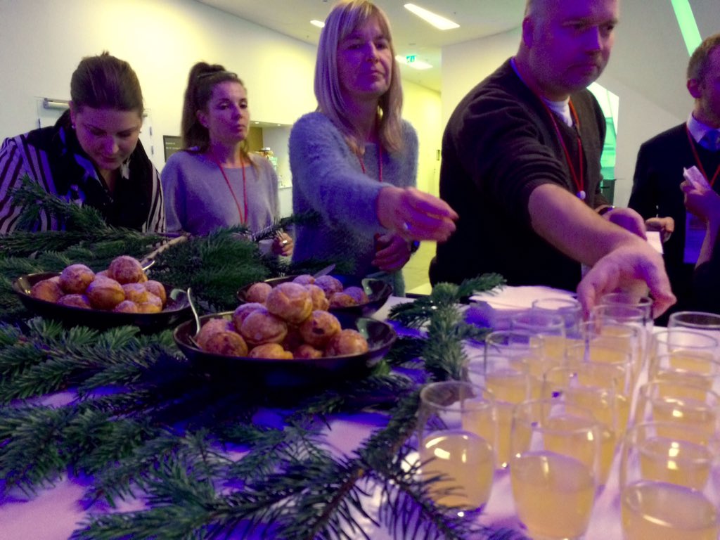 BizEventsDK's tweet photo. Æbleskiver with bacon and edible Christmas decorations. Using our senses at #MIND15 famtrip https://t.co/XEhfkcUzUt