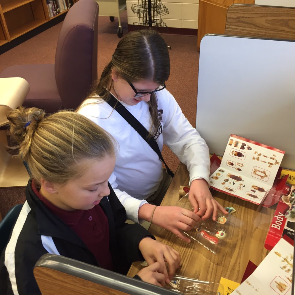 aprilh14's tweet photo. Makerspace in full swing at SEMS https://t.co/rLbcYEwxnm