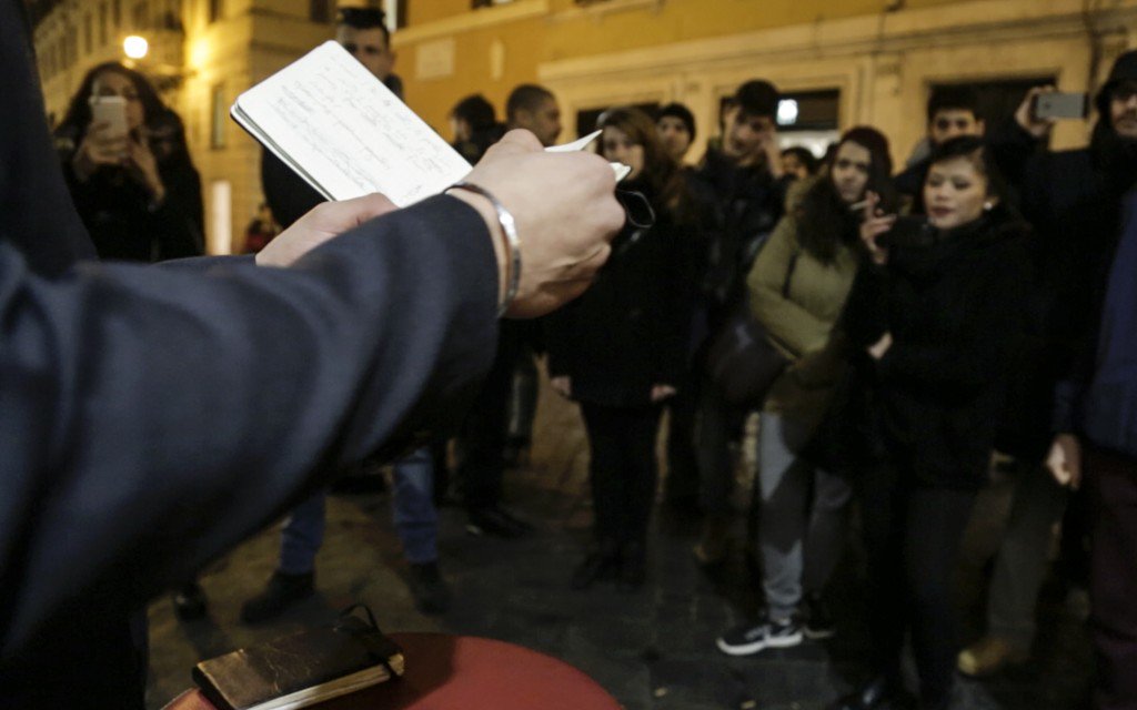 LInnovatore's tweet photo. #Moleskine porta la ... - https://t.co/SlVvDTJD0B #Ercosta #Poetry #Rancore #Roma #Street #Arte #Eventi https://t.co/hRrnnYTrg6