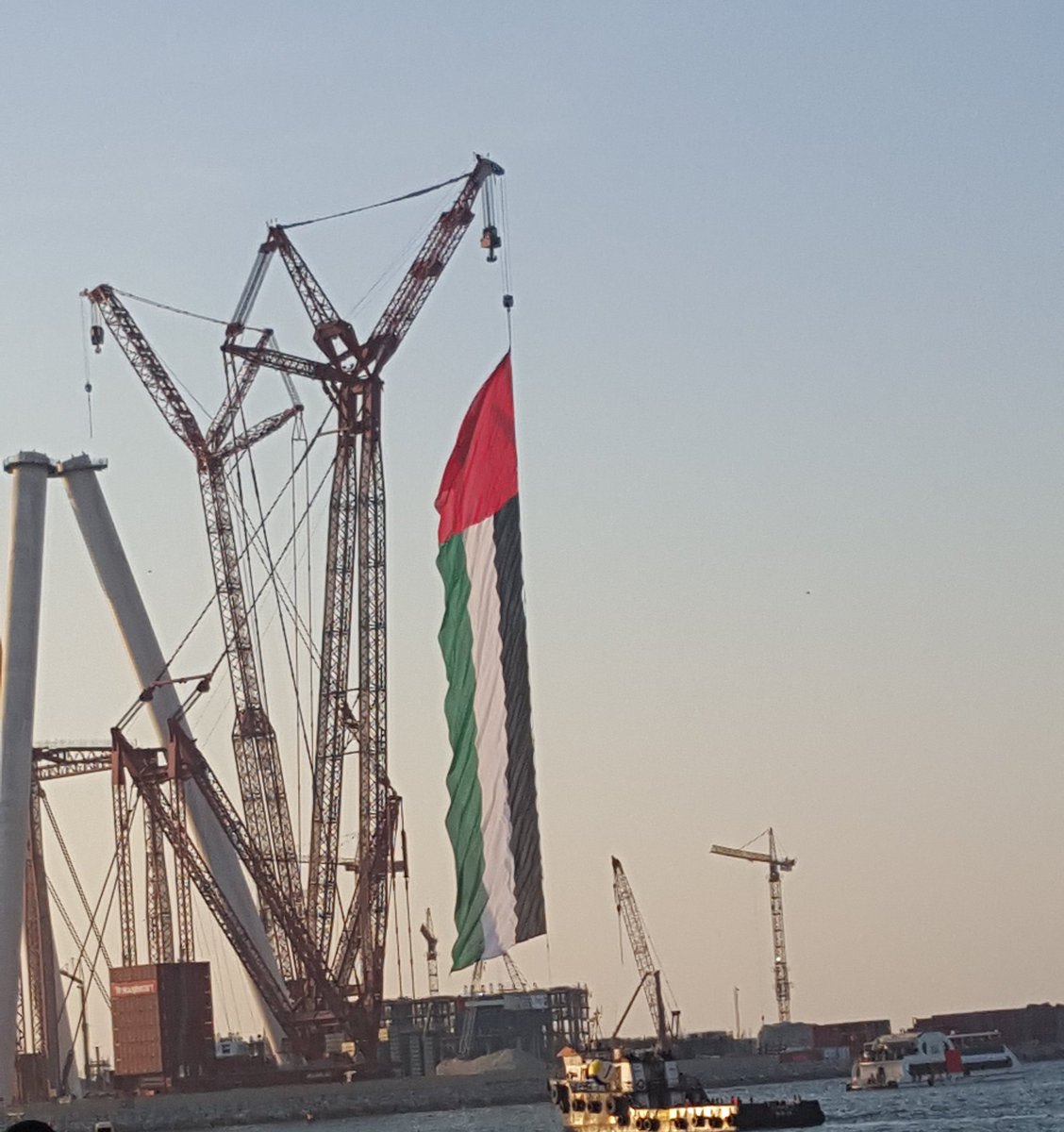 hassane's tweet photo. #UAEisHome #UAENationalDay #UAE44 https://t.co/XitRvTgZY9