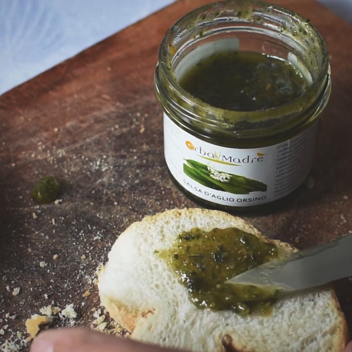 Veronagusto's tweet photo. L'#aglio orsino lo si può #degustare con una semplice #bruschetta. Video: https://t.co/Gg4fWKTcpw https://t.co/viAvGFYLjR