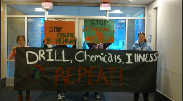 Jen__HEC's tweet image. If a fracking site ends up failing, it wastes thousands of dollars, wastes water and jobs.  #Frack_Off #newshec