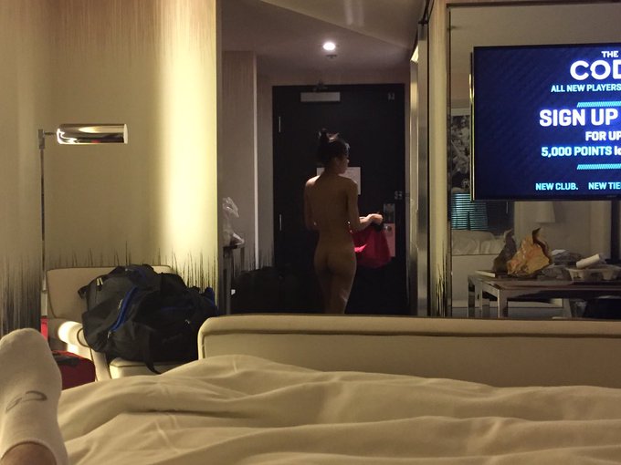 Shower time after that long drive😑 https://t.co/RZRZfsTDd7