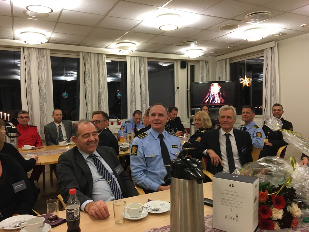 Vi gratulerer <a href="/OPSostfinnmark/">OPSostfinnmark</a> med go live #Nødnett. Hyggelig selskap i politihuset!