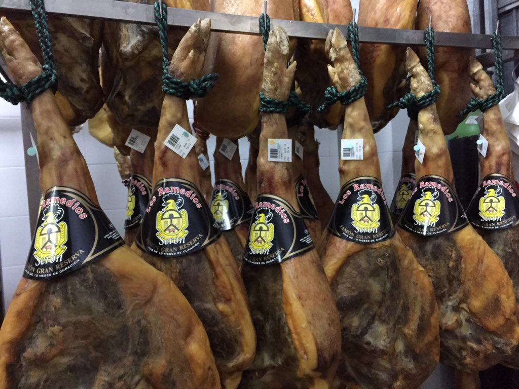 Embutidosseron's tweet photo. Aroma, sabor, calidad, curación... #jamónserrano #jamonreserva #seron #embutidos #PymesUnidas @ComilonAnonimo https://t.co/TupazV1GFf