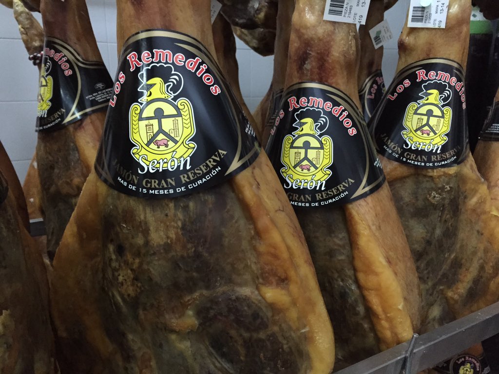Embutidosseron's tweet photo. Aroma, sabor, calidad, curación... #jamónserrano #jamonreserva #seron #embutidos #PymesUnidas @ComilonAnonimo https://t.co/TupazV1GFf