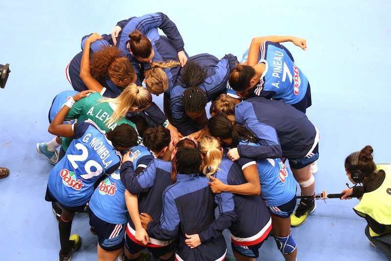 J-3 avant le début du #Mondial2015 pour l'équipe de <a href="/FRAHandball/">Equipes de France de Handball</a> ! Surprise à venir :) #concours [©PILLAUD/FFHB]