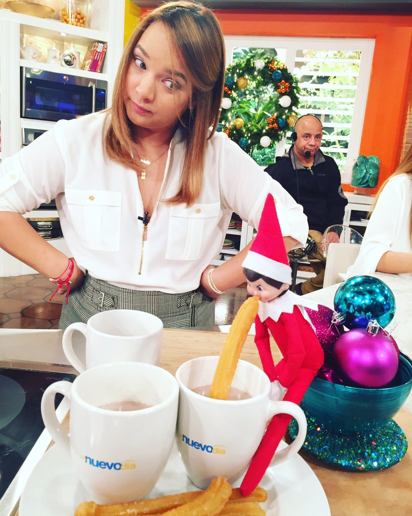 hoydia's tweet photo. El duende quiere dejar a nuestra chaparrita     @AdamariLopez sin churros 😂😂😂 https://t.co/AMrYqJTNFD