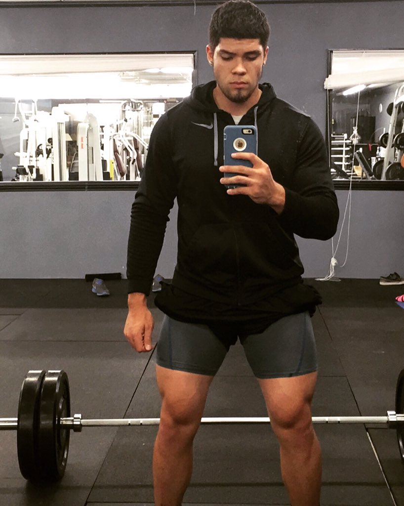 Adrian_Morin13's tweet photo. Getting more vascularity in my legs ππ #LegProgress #DeadLiftDay #Hashtag #BitchImTired #Nike #UselessHashtags #πͺπΌ https://t.co/jCmziVDMmk
