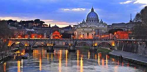 pulcepalma's tweet photo. e poi .........Roma accende le sue luci ...............@TrastevereRM https://t.co/e0mVklkBB2